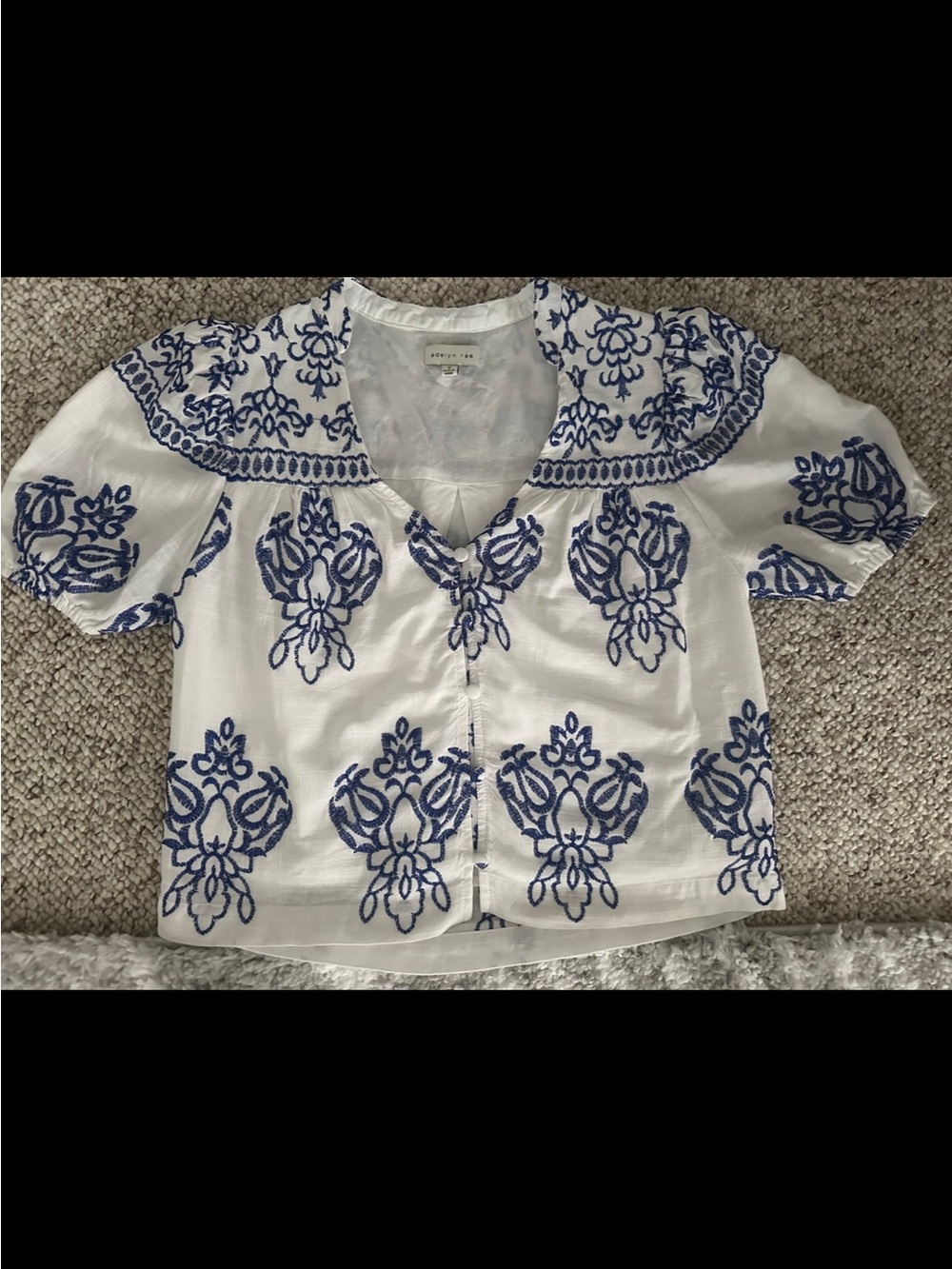 NWOT Adelyn Rae White Linen Blend Blouse with Blue Embroidered Detail